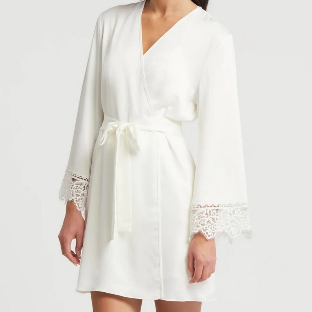 Anthropologie Rya Collection Rosey Cover Up Ivory Satin Robe Size XL
